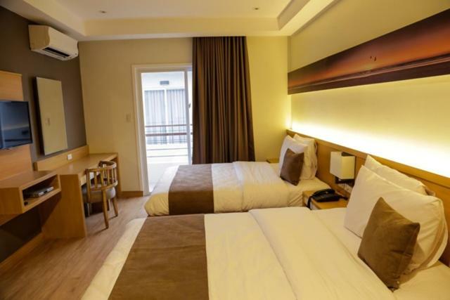 Icove Beach Hotel Olongapo Extérieur photo